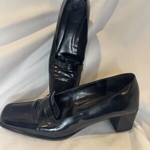 COACH Classic black coach loafers with low heel that looks great with anything!